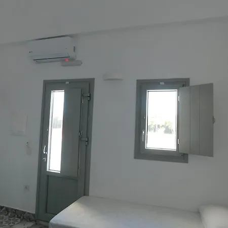 V Angelo Perissa (Santorini)